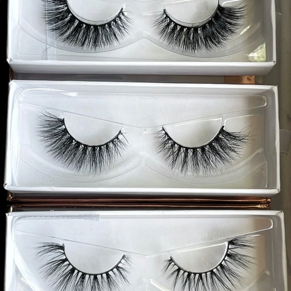 🎉 HOST PICK! 🎉 🆕 Lot of 3- Flirtacious Looks and Lashes- Reusable! - Picture 3 of 4